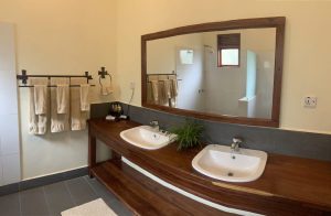 Marera Valley Lodge Bathroom